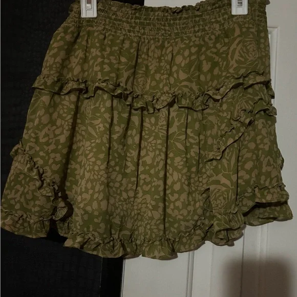 ✨Urban Outfitters✨ Ruffle Mini Skirt - Picture 3 of 4